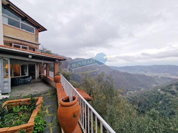 casa indipendente in vendita a Camaiore in zona Casoli