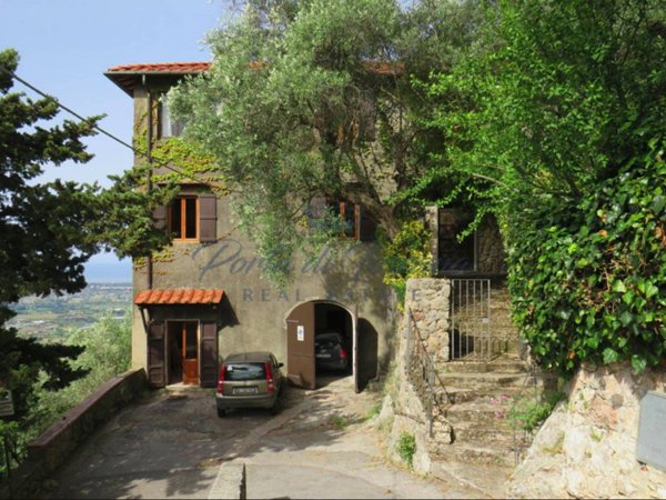 casa indipendente in vendita a Camaiore in zona Monteggiori