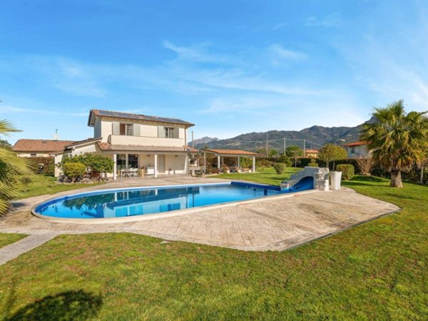 casa indipendente in vendita a Camaiore in zona Capezzano Pianore