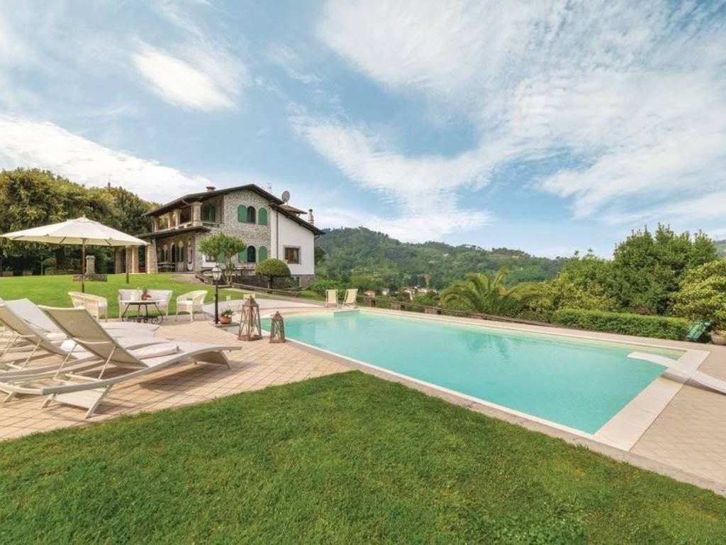 villa in vendita a Camaiore