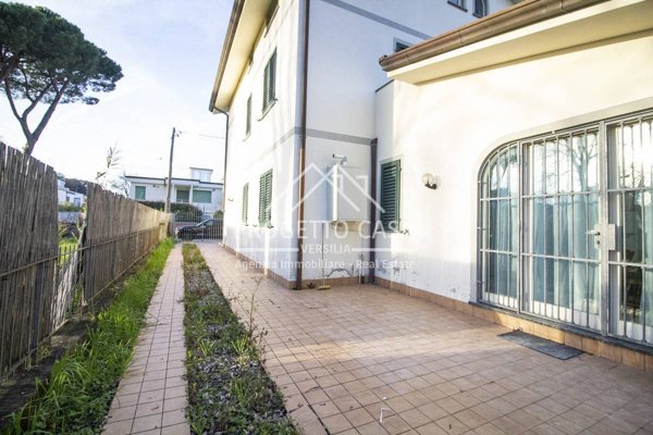 casa indipendente in vendita a Camaiore in zona Lido di Camaiore