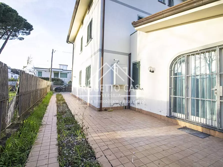 casa indipendente in vendita a Camaiore in zona Lido di Camaiore