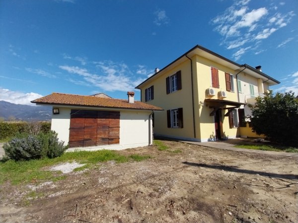 casa semindipendente in vendita a Camaiore in zona Lido di Camaiore