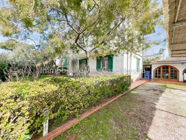 casa indipendente in vendita a Camaiore in zona Lido di Camaiore