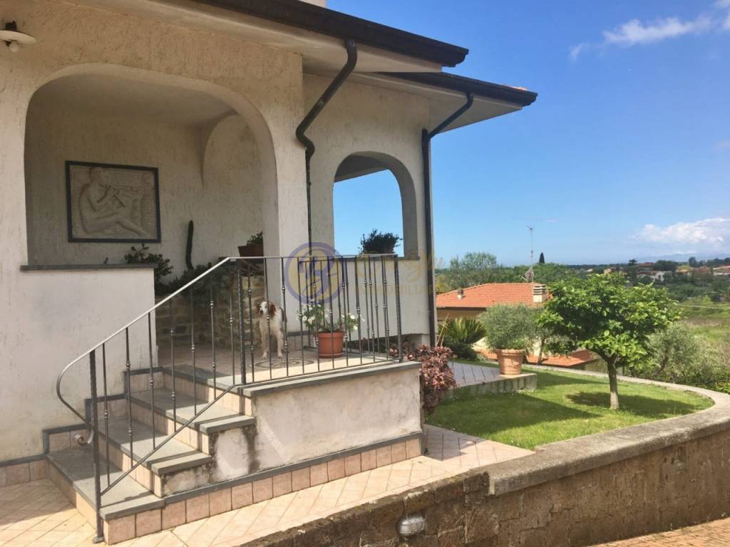 casa indipendente in vendita a Camaiore in zona Capezzano Pianore