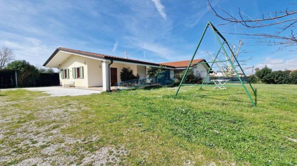 casa indipendente in vendita a Camaiore in zona Lido di Camaiore