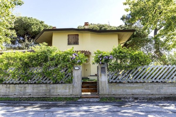 casa indipendente in vendita a Camaiore in zona Lido di Camaiore
