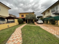 casa indipendente in vendita a Camaiore in zona Lido di Camaiore