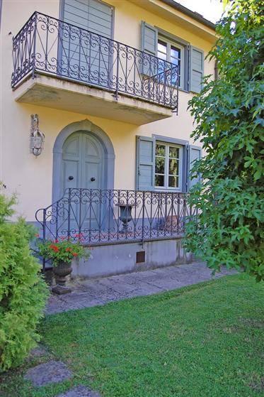 casa indipendente in vendita a Camaiore