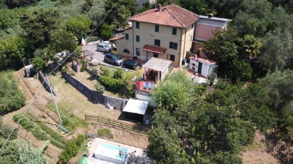 casa indipendente in vendita a Camaiore