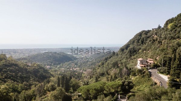 casa indipendente in vendita a Camaiore