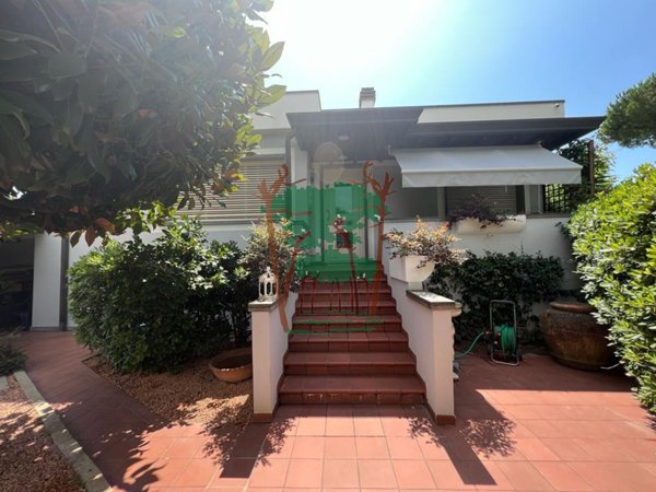 casa indipendente in vendita a Camaiore in zona Lido di Camaiore