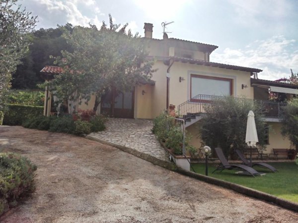 casa indipendente in vendita a Camaiore
