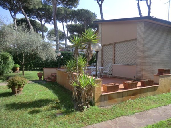 casa indipendente in vendita a Camaiore in zona Lido di Camaiore