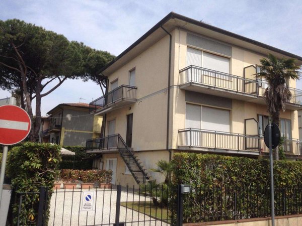 casa indipendente in vendita a Camaiore in zona Lido di Camaiore