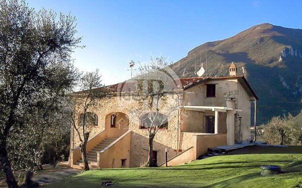 casa indipendente in vendita a Camaiore