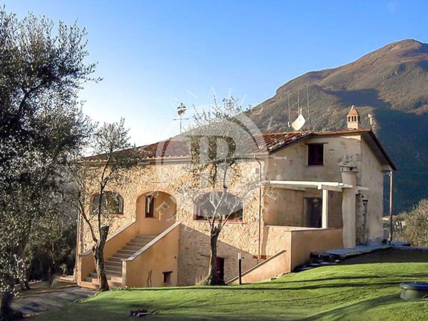 casa indipendente in vendita a Camaiore