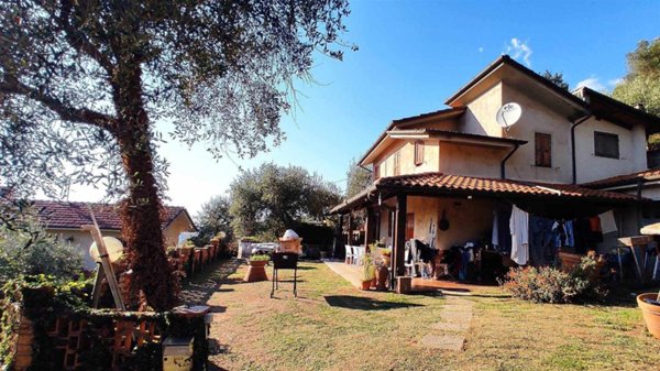 casa indipendente in vendita a Camaiore