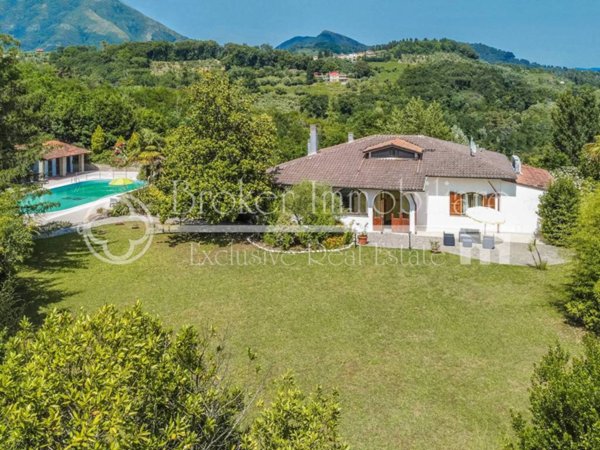 casa indipendente in vendita a Camaiore