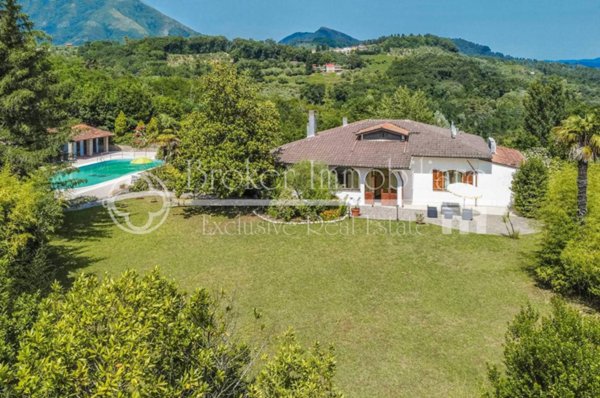 casa indipendente in vendita a Camaiore