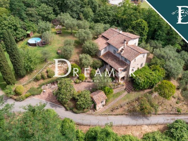 casa indipendente in vendita a Camaiore