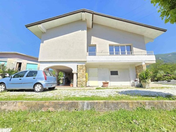 casa indipendente in vendita a Camaiore