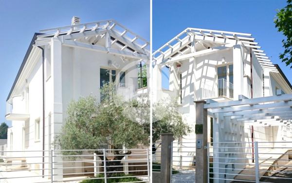 casa indipendente in vendita a Camaiore in zona Lido di Camaiore