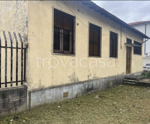 locale commerciale in vendita a Camaiore in zona Capezzano Pianore