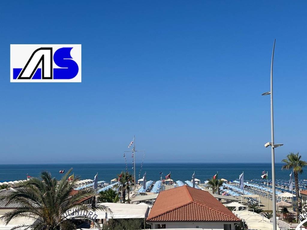 appartamento in vendita a Camaiore in zona Lido di Camaiore