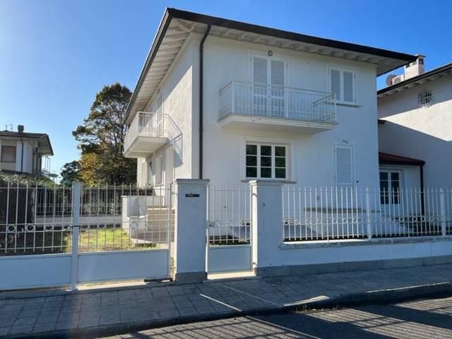 casa indipendente in vendita a Camaiore in zona Lido di Camaiore