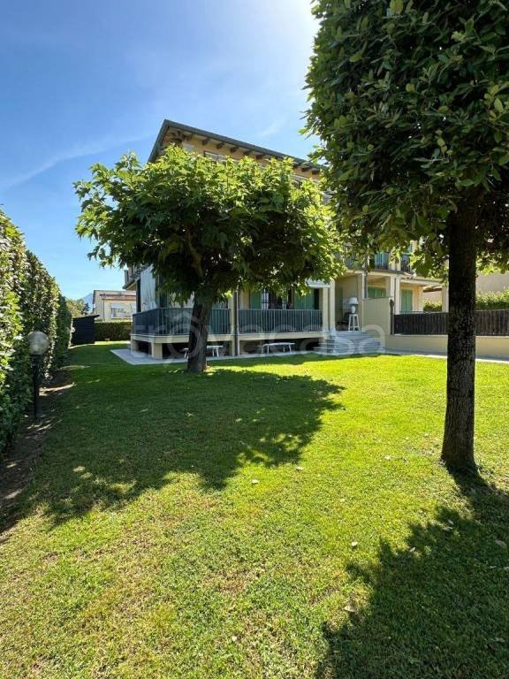 appartamento in vendita a Camaiore in zona Lido di Camaiore