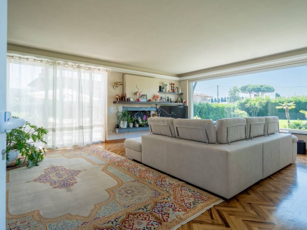 casa indipendente in vendita a Camaiore in zona Capezzano Pianore