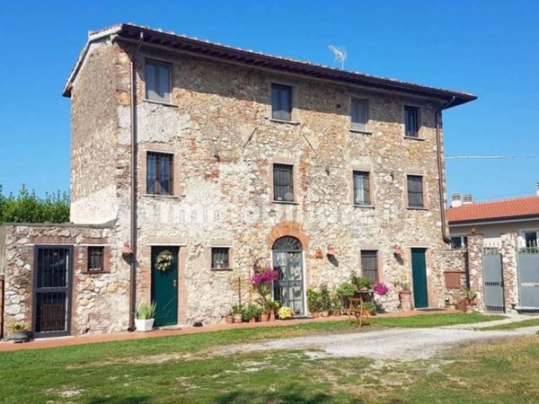 casa indipendente in vendita a Camaiore in zona Capezzano Pianore