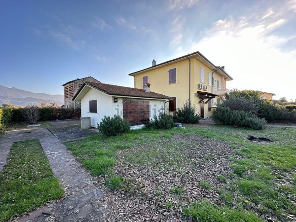 casa indipendente in vendita a Camaiore in zona Lido di Camaiore
