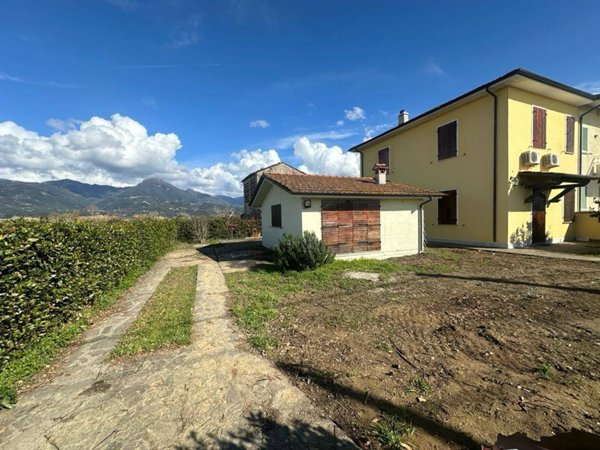 casa indipendente in vendita a Camaiore in zona Lido di Camaiore