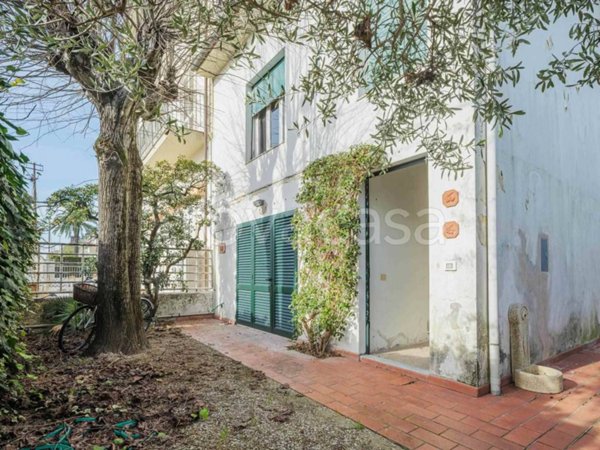 appartamento in vendita a Camaiore in zona Lido di Camaiore