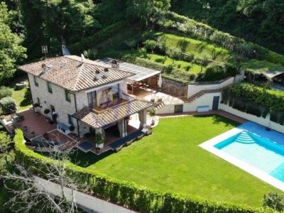 casa indipendente in vendita a Camaiore