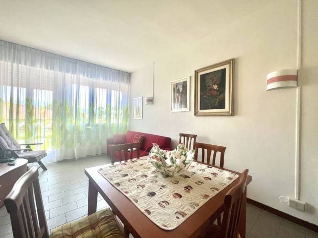appartamento in vendita a Camaiore in zona Lido di Camaiore