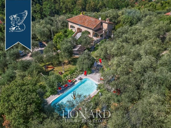 casa indipendente in vendita a Camaiore