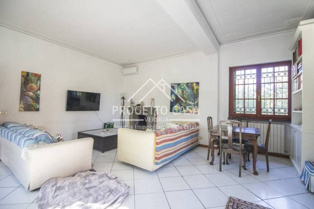 casa indipendente in vendita a Camaiore in zona Lido di Camaiore
