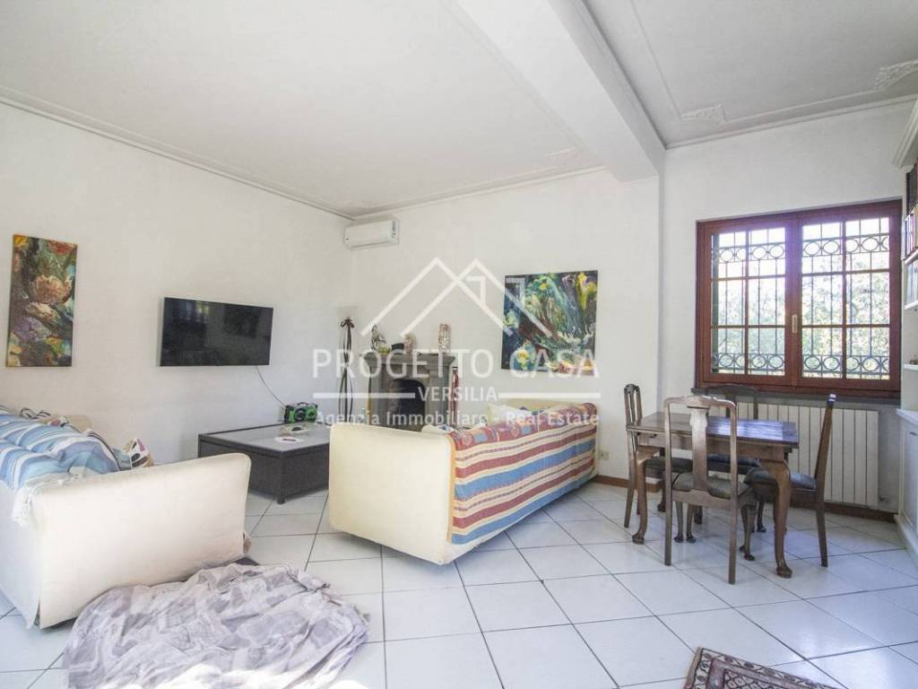 casa indipendente in vendita a Camaiore in zona Lido di Camaiore