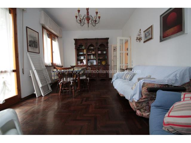 appartamento in vendita a Camaiore in zona Lido di Camaiore