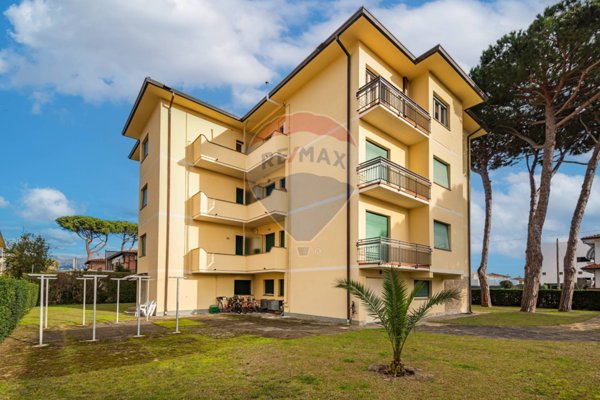 appartamento in vendita a Camaiore in zona Lido di Camaiore