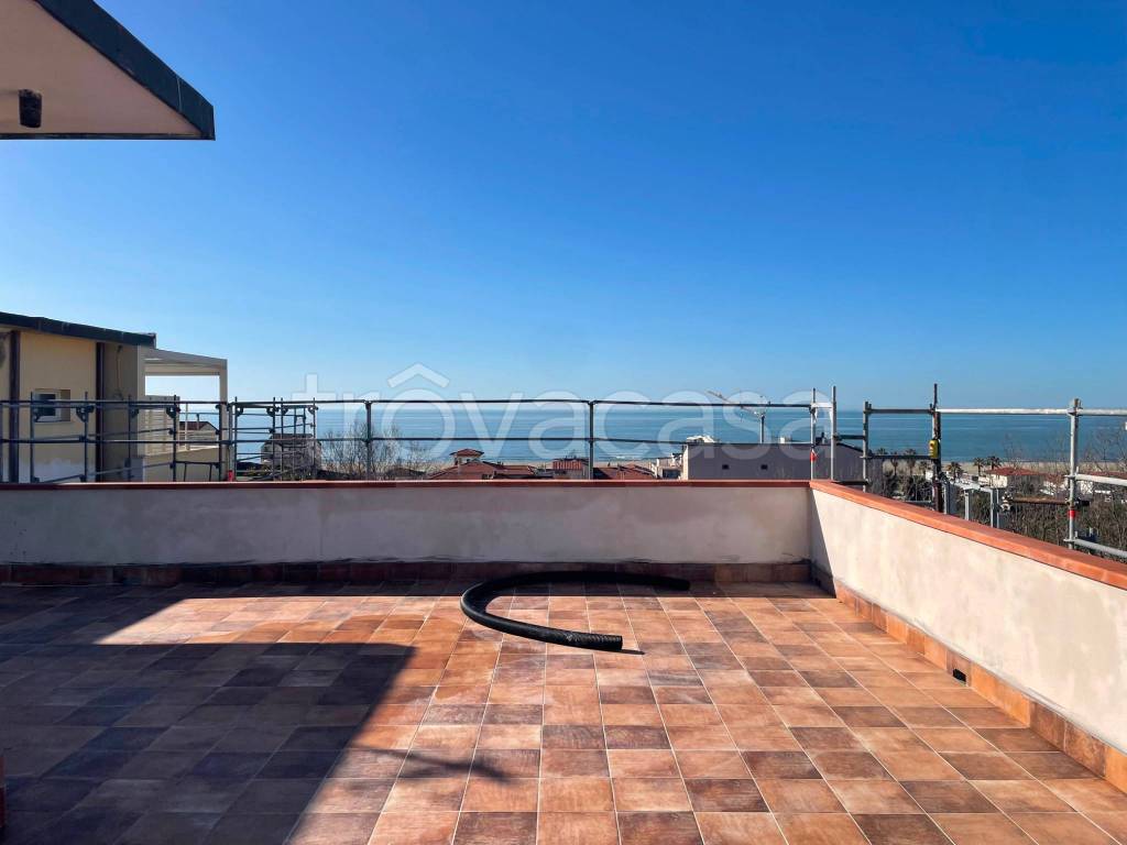 appartamento in vendita a Camaiore in zona Lido di Camaiore
