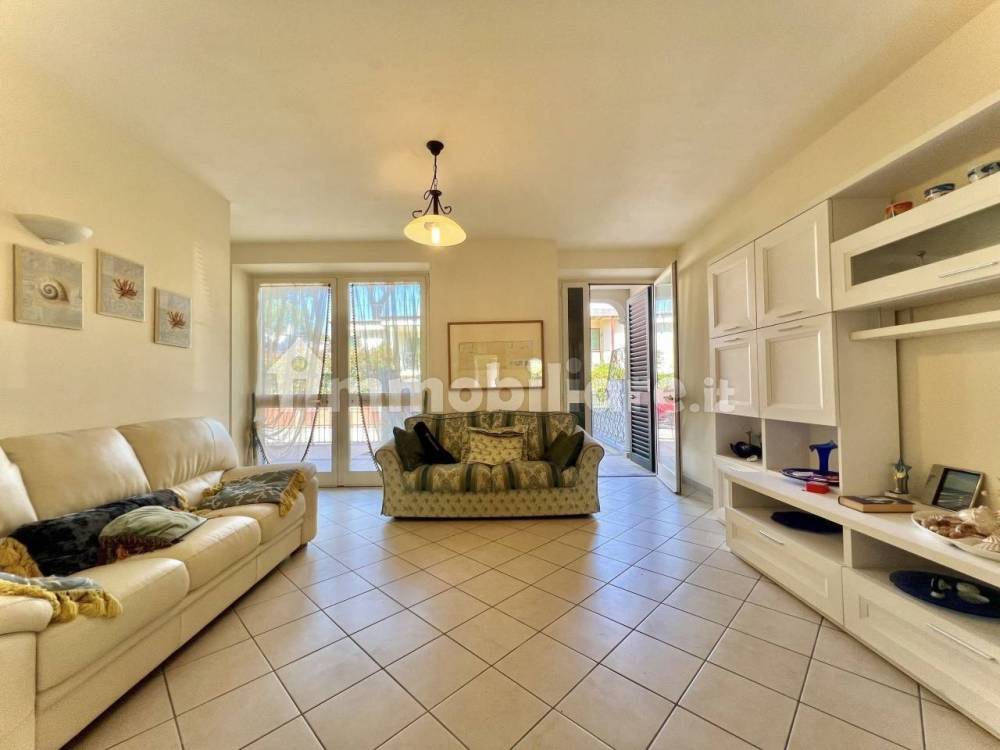 casa indipendente in vendita a Camaiore in zona Lido di Camaiore