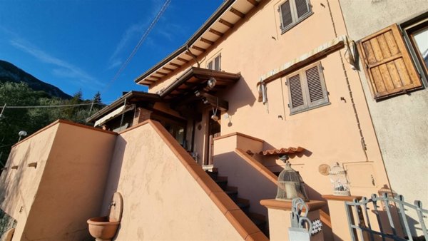 casa indipendente in vendita a Camaiore