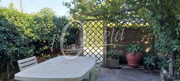 casa indipendente in vendita a Camaiore in zona Lido di Camaiore