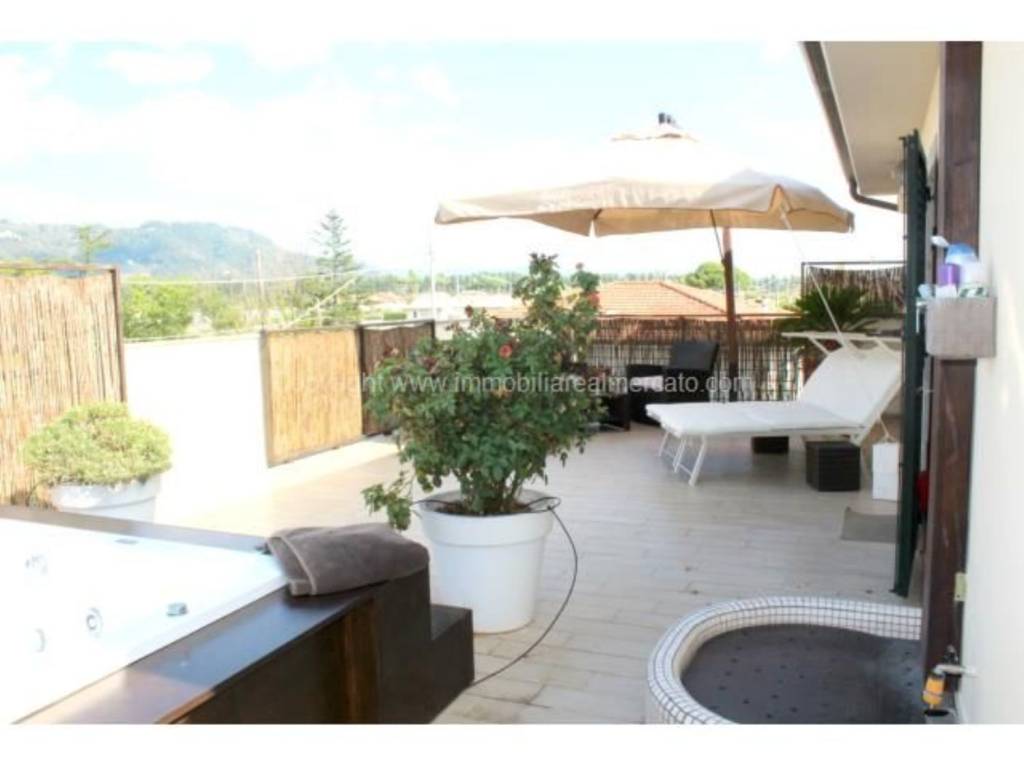 casa indipendente in vendita a Camaiore in zona Capezzano Pianore