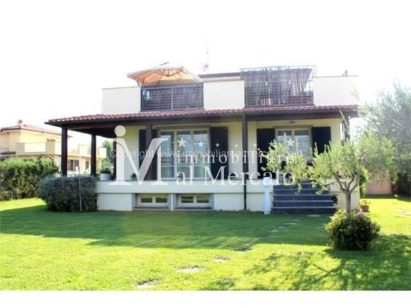 casa indipendente in vendita a Camaiore in zona Capezzano Pianore