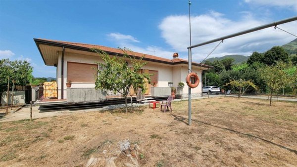 casa indipendente in vendita a Camaiore